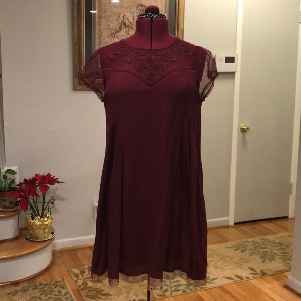 Burgundy shift dress with lace yoke - Picture 1 of 4
